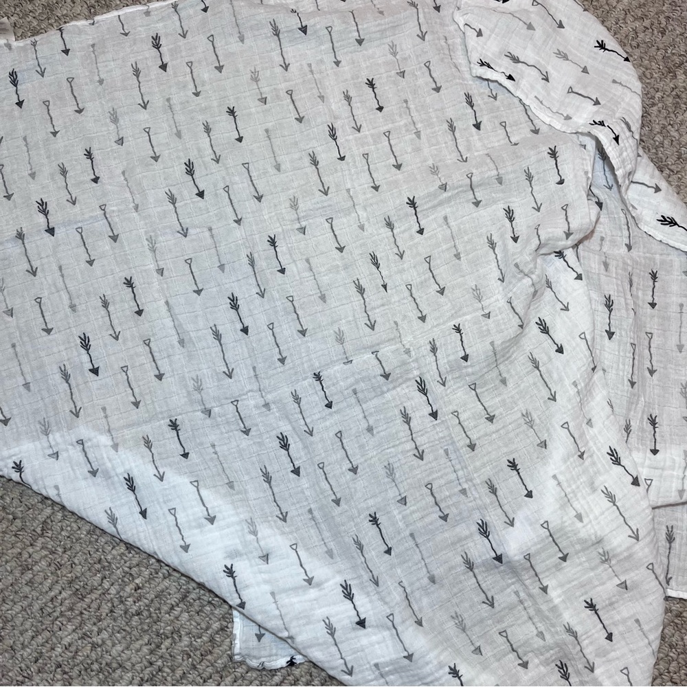 Little Unicorn Cotton Muslin Swaddle Blanket 46x48 Large Arrow Print Boho White - Picture 9 of 9